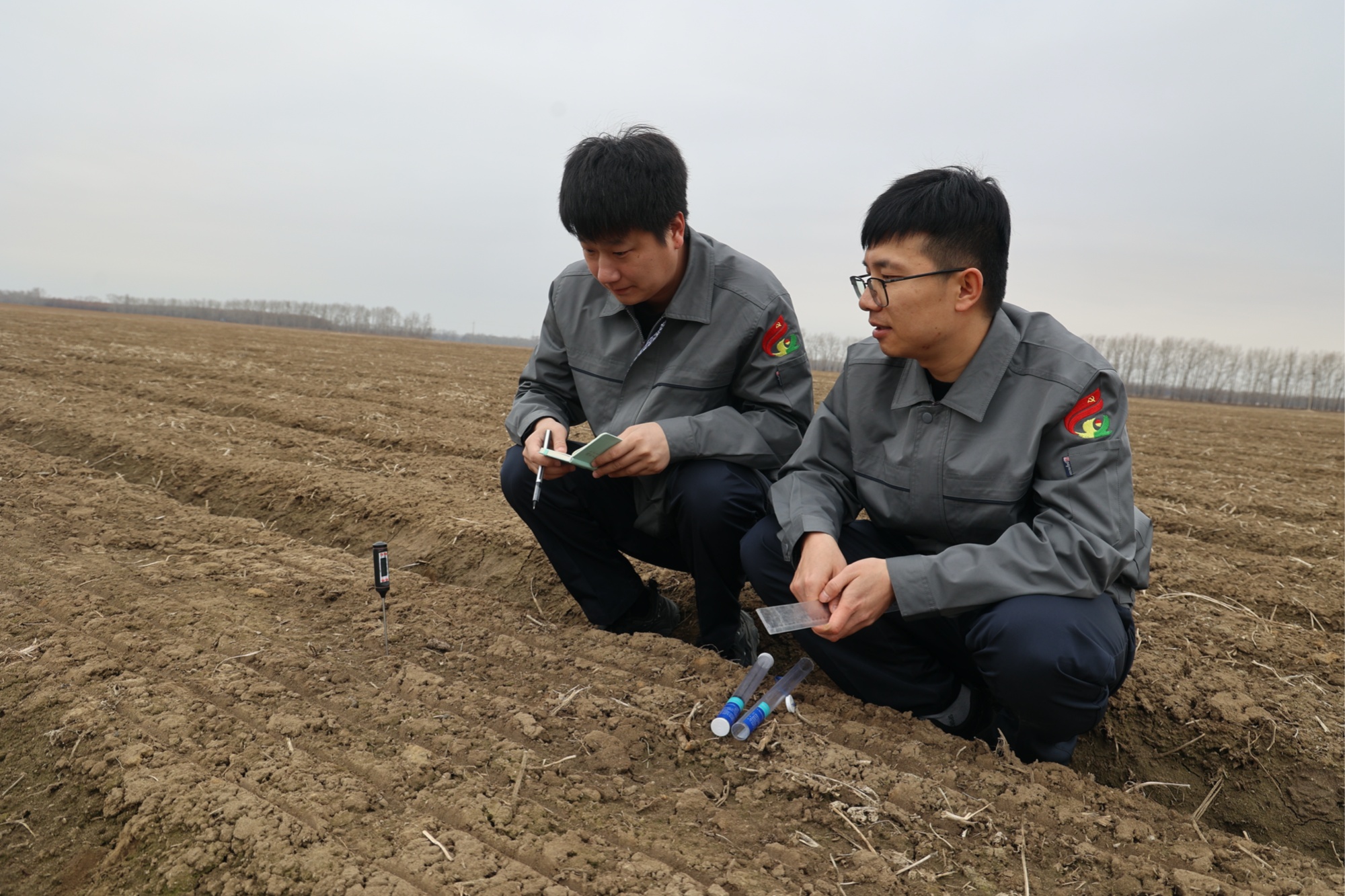 聚焦北大荒|军川农场有限公司:测地温保墒情 筑牢春播基础
