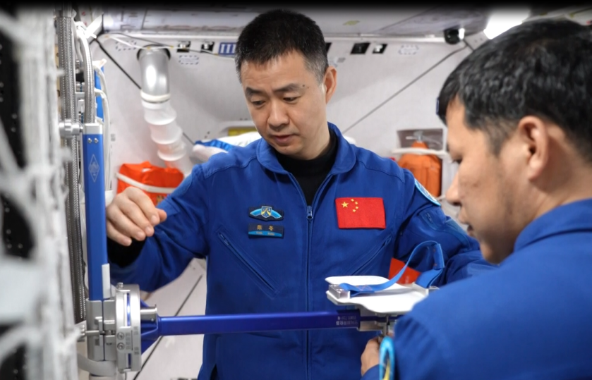 航天员陈冬：我们只是在通向顶峰的过程中再创造纪录！_央广网