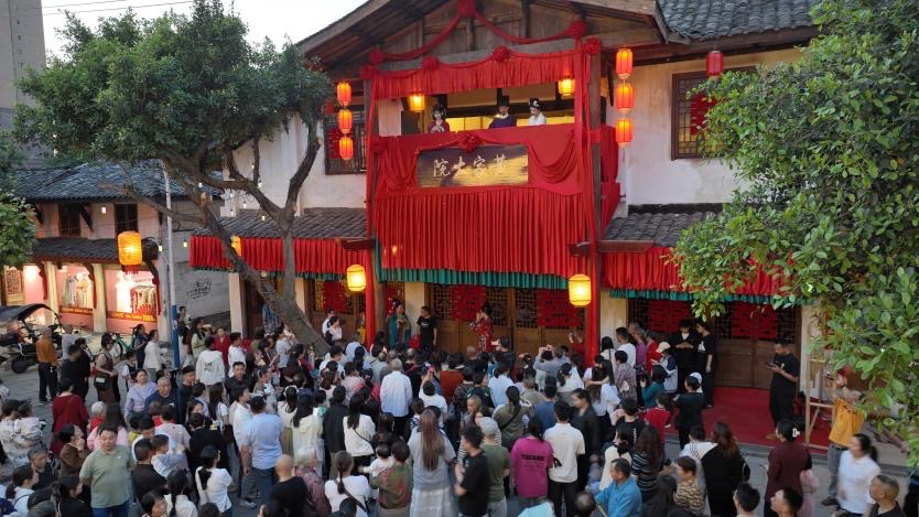 四川江安：沉浸式民俗体验  点燃假日热情