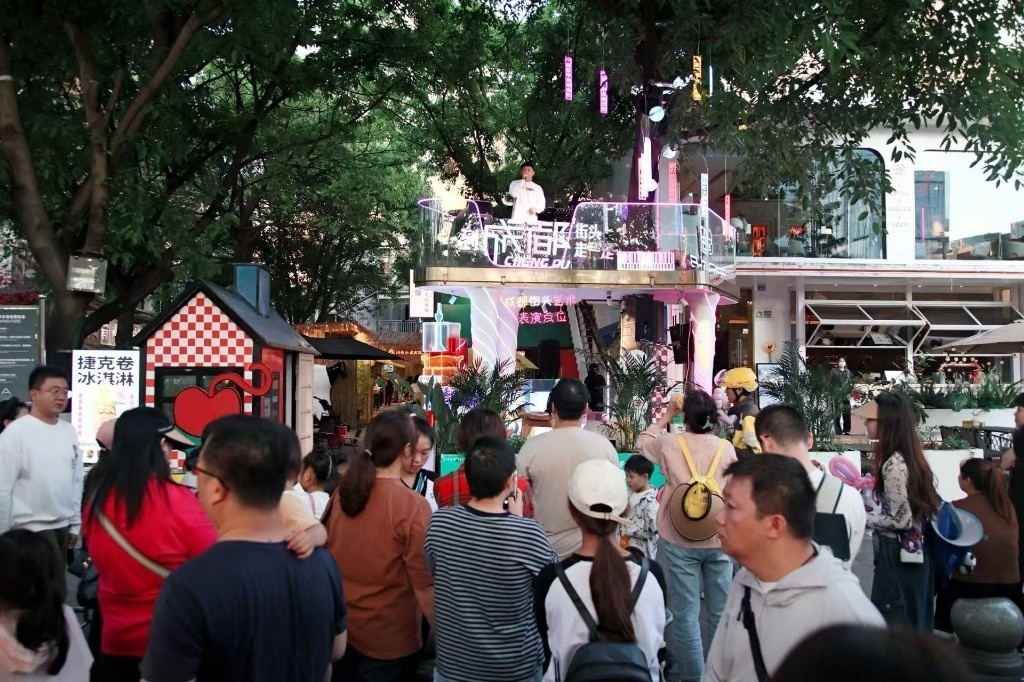 成都冲进首日入境游热门目的地前十