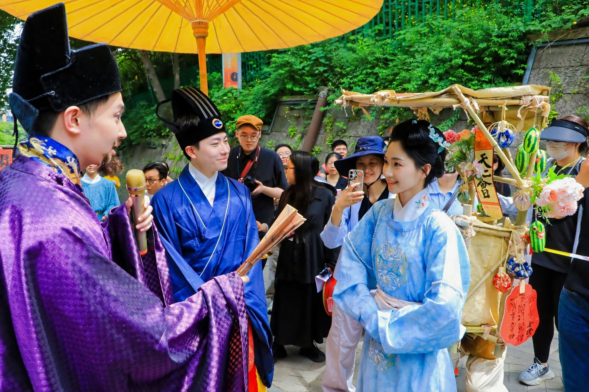 杭州城隍阁举行文化巡游，再现状元风华