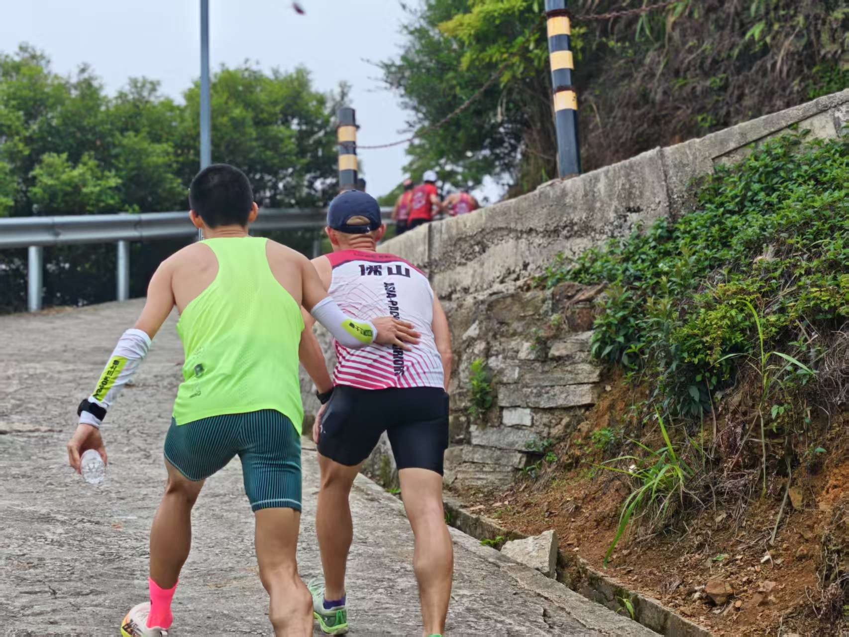 广东开云体育入口高明开展皂幕山登山跑活动(图3)