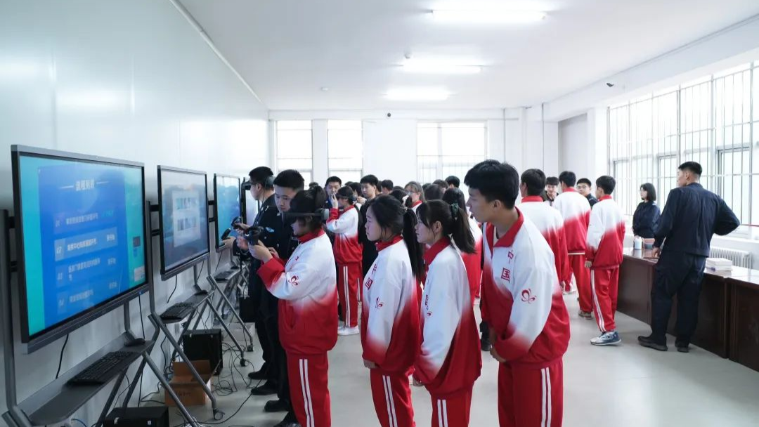 吉林司法警官职业学院联合省孤儿学校开展“藏蓝相约  筑梦未来”校园开放公益主题活动