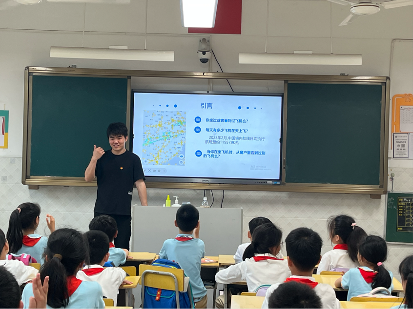 民航安全进校园 青春护航蓝天梦
