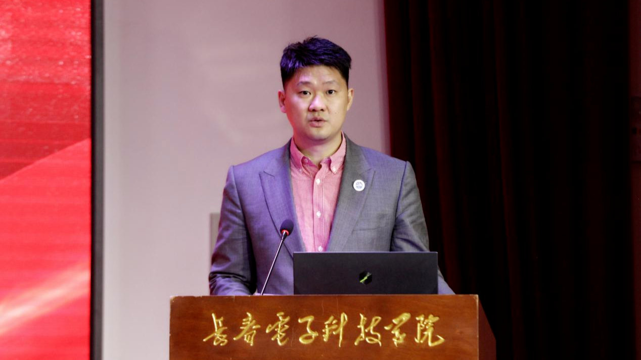 长春电子科技学院成功举办劳模工匠进校园活动