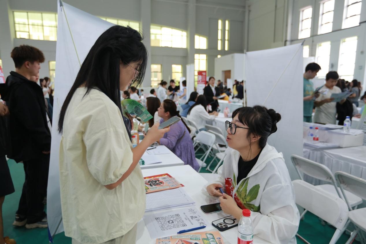 校园招聘会AI辅助求职_招聘会_哈尔滨剑桥学院2025届毕业生招聘会