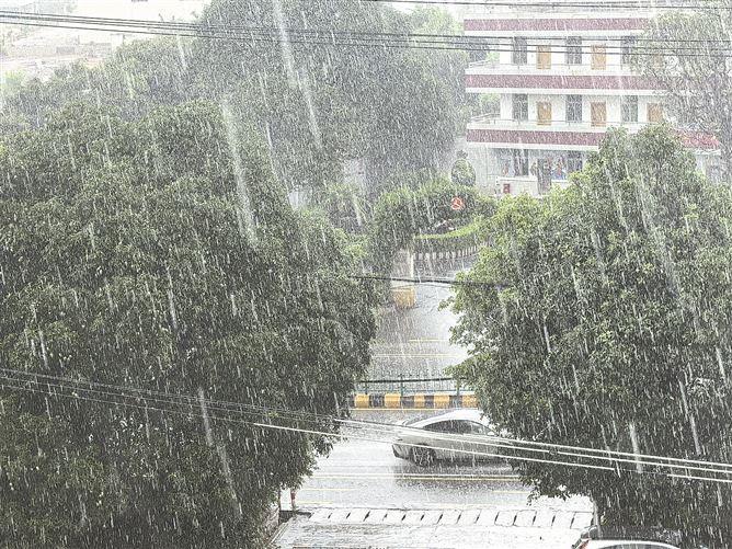受台风“蝴蝶”影响 今起三天厦门会有暴雨过程