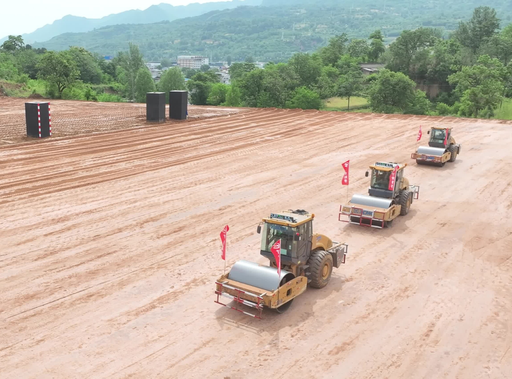 天陇铁路Ⅰ标七分部：科技赋能筑路智能压实提质(图1)