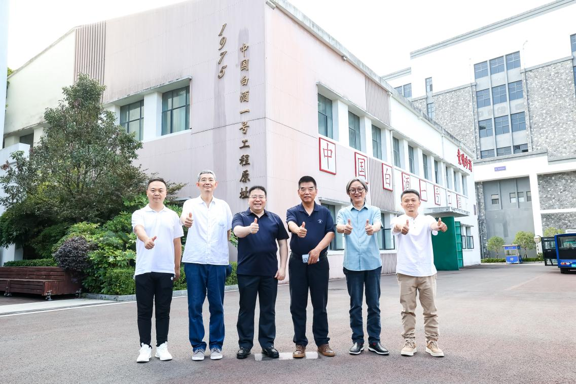 全国美术名家齐聚珍酒  共绘艺术与匠心交融新画卷
