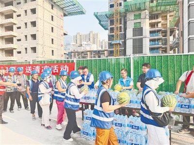 关爱农民工 盛夏送清凉