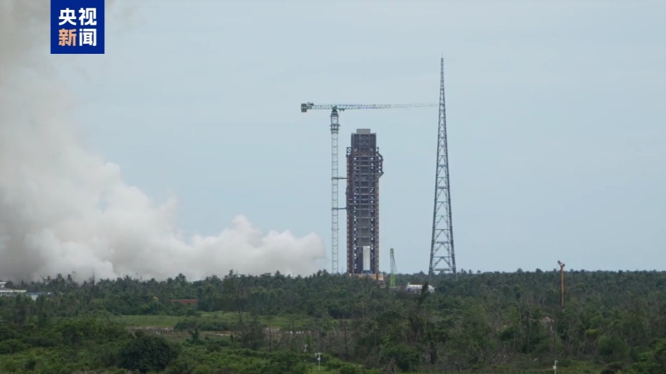 新一代载人火箭长征十号首飞点火试验成功