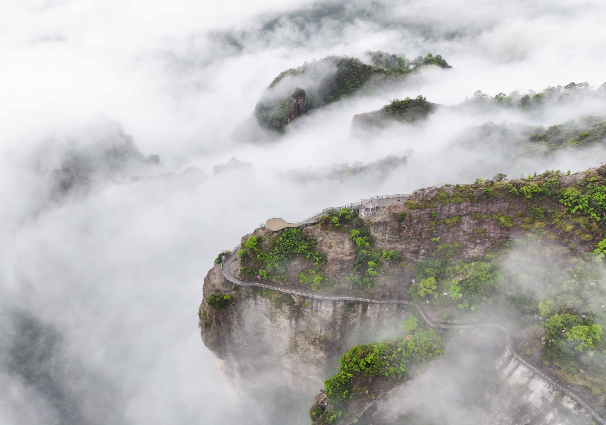 浙江乐清：“雁荡山十景”引发暑期打卡热潮