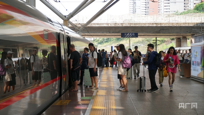 广深港高铁跨境客流暑运期间再创新高