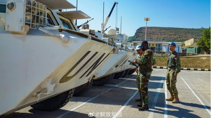 中国赴黎维和部队进行第三季度装备核查
