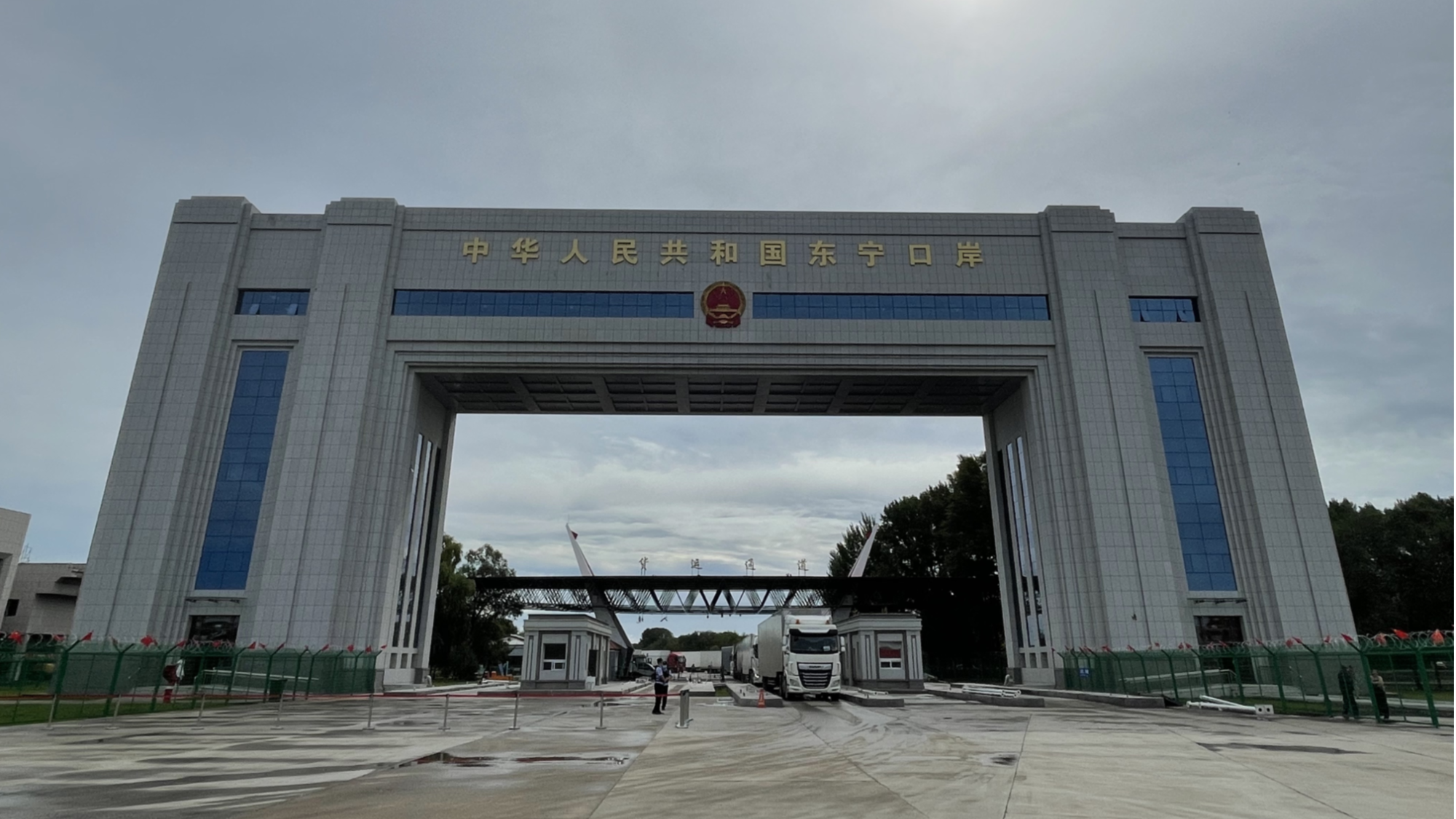 东宁口岸开放35年 见证边境城市蝶变_央广网