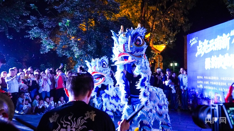 在烟花中看到活力，晚间经济照亮了新的城市机