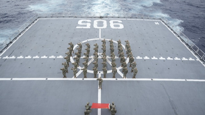 国防科大学员参与海军查干湖舰实操演练