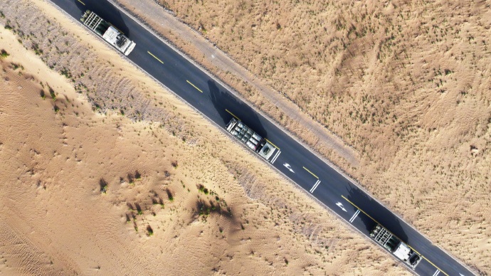 陆军某旅跨昼夜实弹射击演练