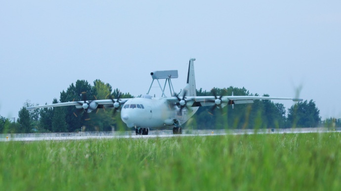海军航空兵部长航时预警探测训练纪实