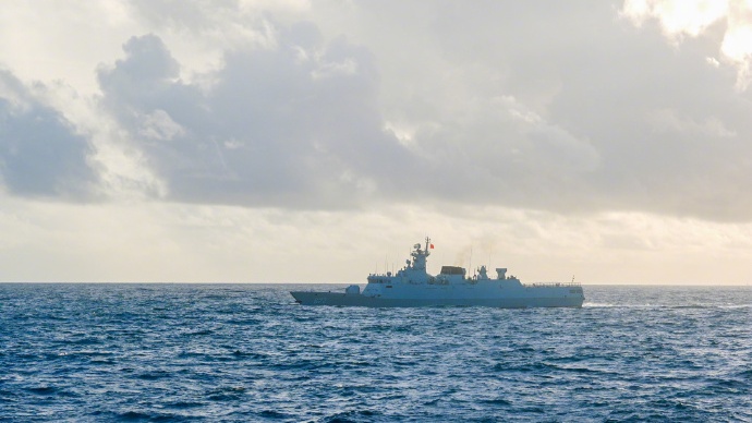 海军某基地舰艇编队实战训练