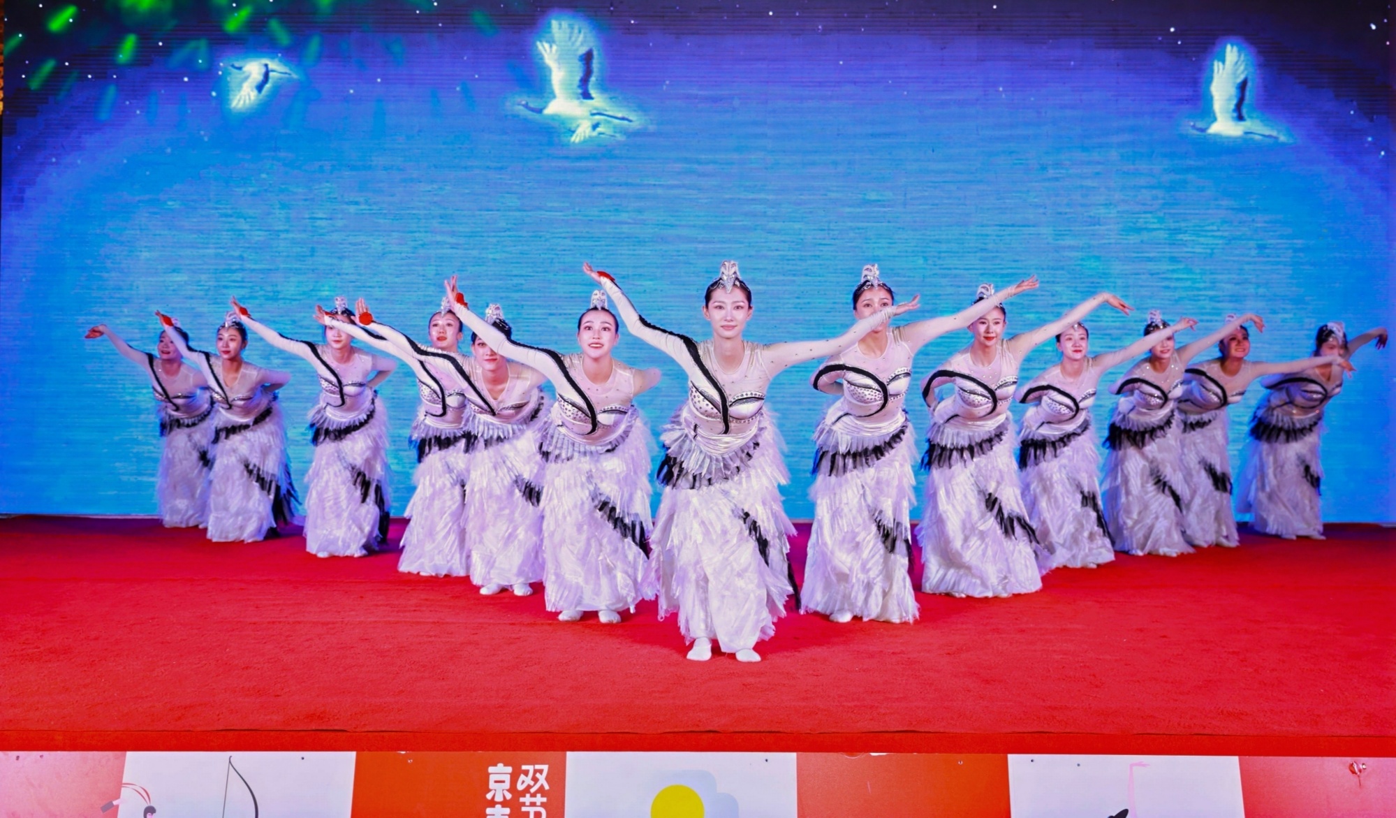 春京西中秋晚会:歌舞映月话团圆_央广网
