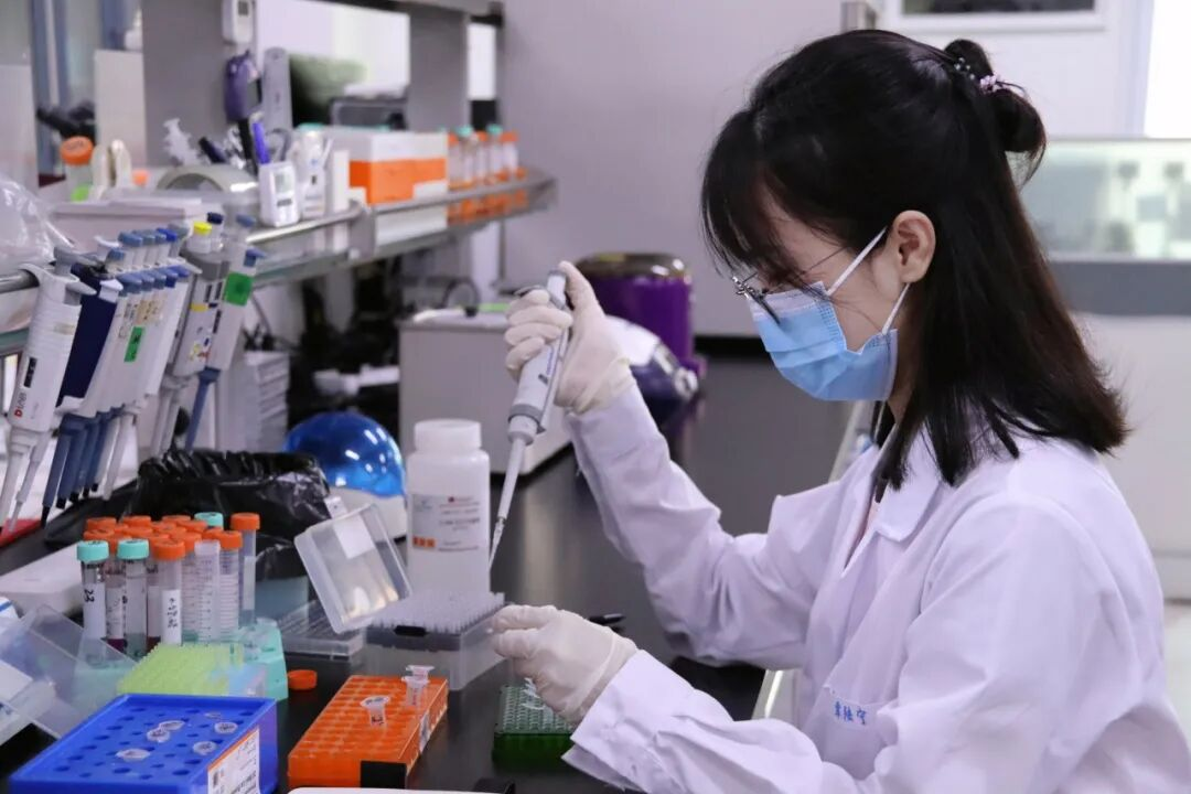 以奋斗姿态激扬青春、实现梦想