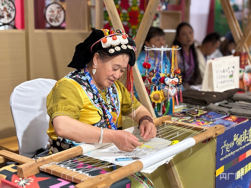 天府书展：阿坝打造“非遗+阅读+体验+消费”新场景(图2)