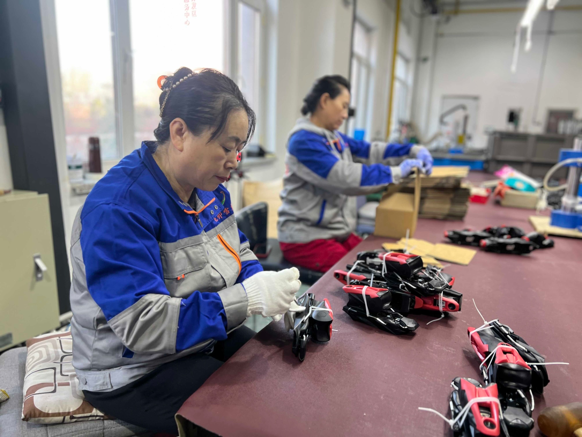 订单激增三倍哈尔滨冰雪装备制造企业“热”力全开(图2)