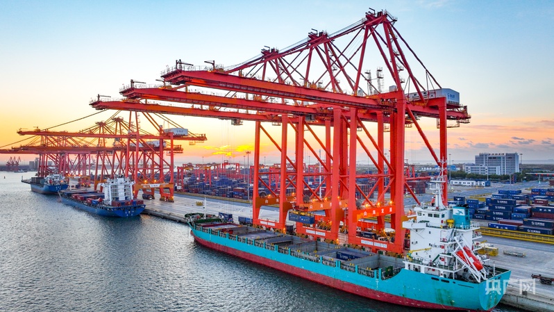 行进的海岸线丨智慧大港货通全球5G智能科技范儿拉满