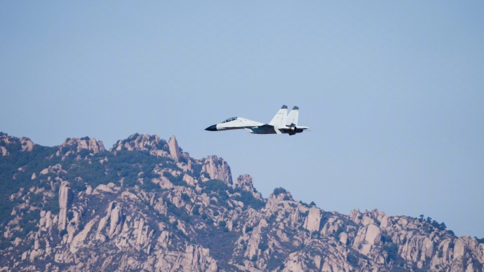 “战鹰”展翅！直击海军航空大学某团飞行训练