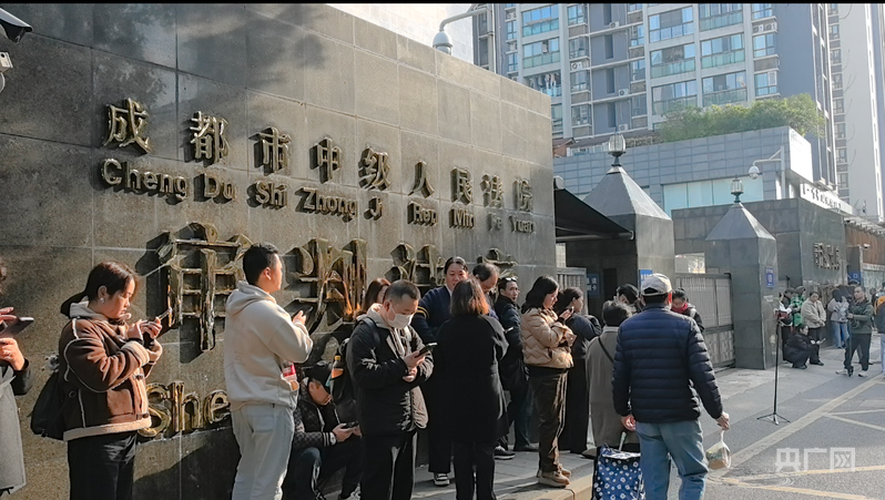 成都女子家门被害案一审延期