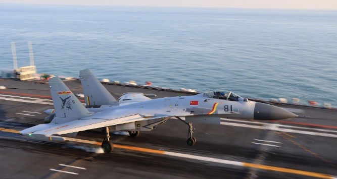 庆祝!歼-15舰载机成功起降13周年