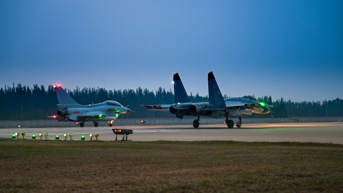 空军战机的壮丽景象如画卷般美丽