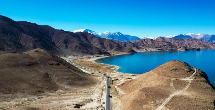 大雪封山前，边防官兵收到补给物资！