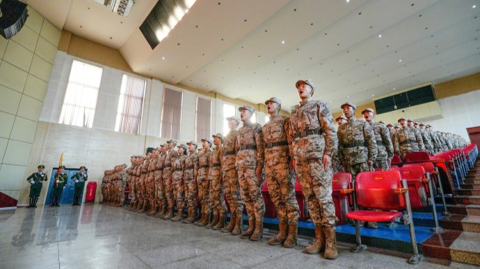 千名武警晋阳新兵授衔，荣耀时刻！