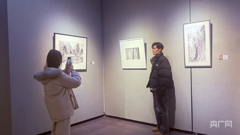 第三届“我的故乡我的城”太阳岛中国画、水彩画写生作品展启幕(图2)