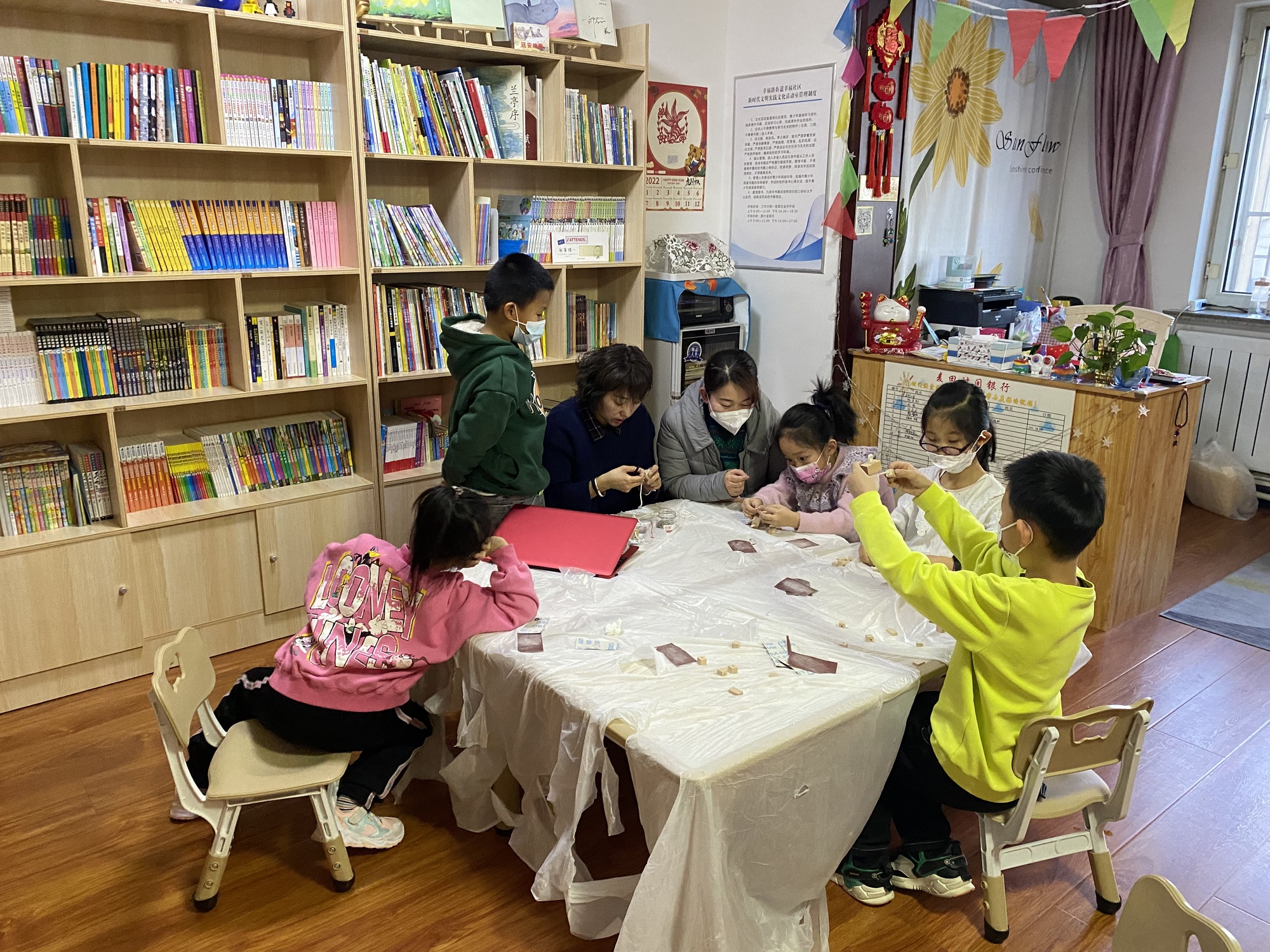 青山区:“家门口”的绘本馆点亮社区书香生活(图2)