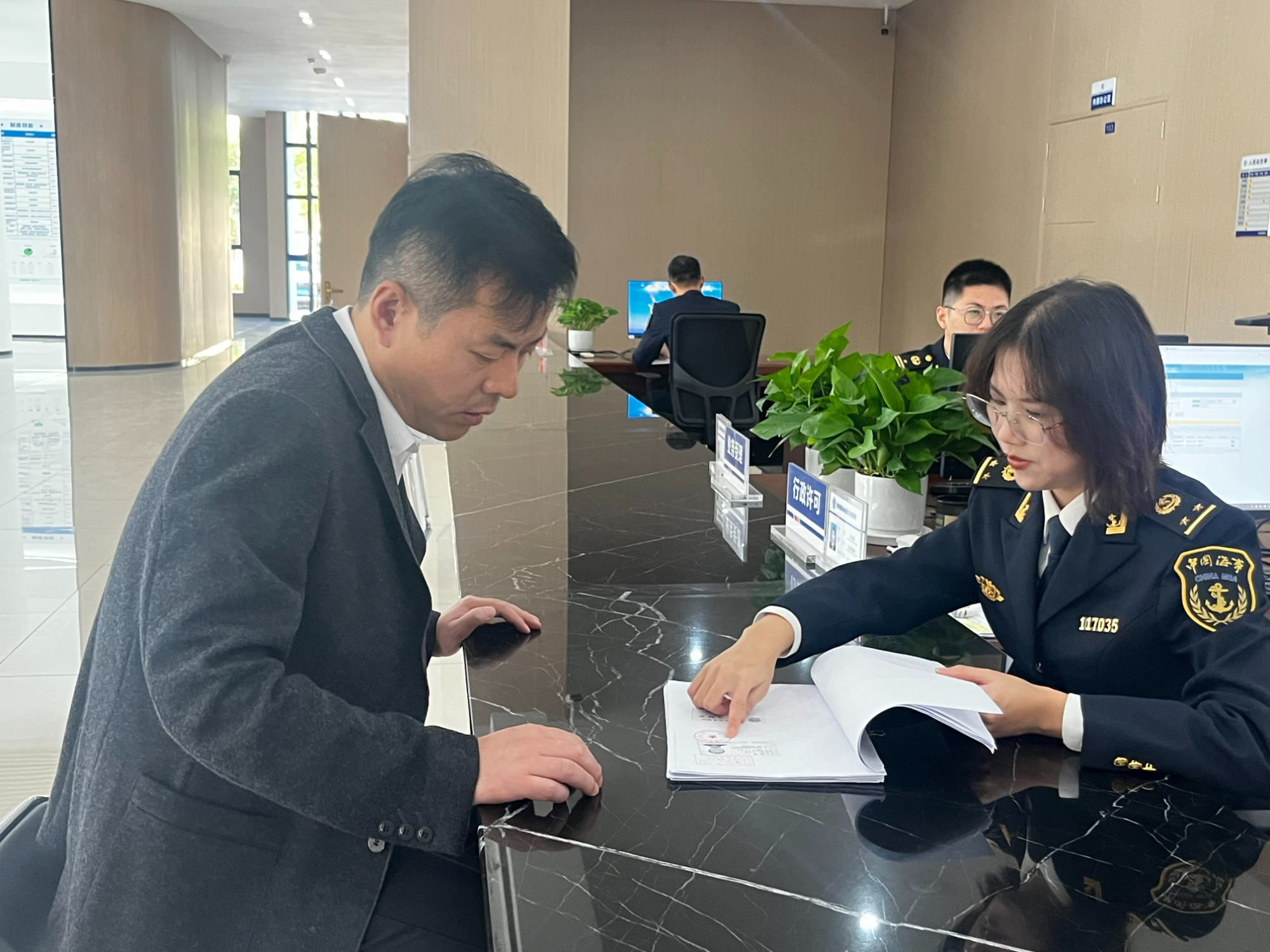 自贸看海南丨海南自贸港封关首日 3艘国际船舶落户“中国洋浦港”