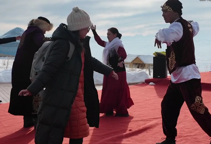 疆外踩线团解锁特克斯阿克塔斯的冬日浪漫