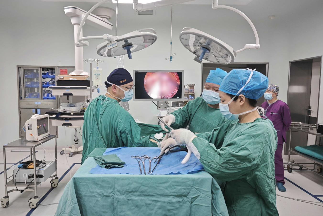 巴南医院完成“无管化”胸腔镜肺结节手术