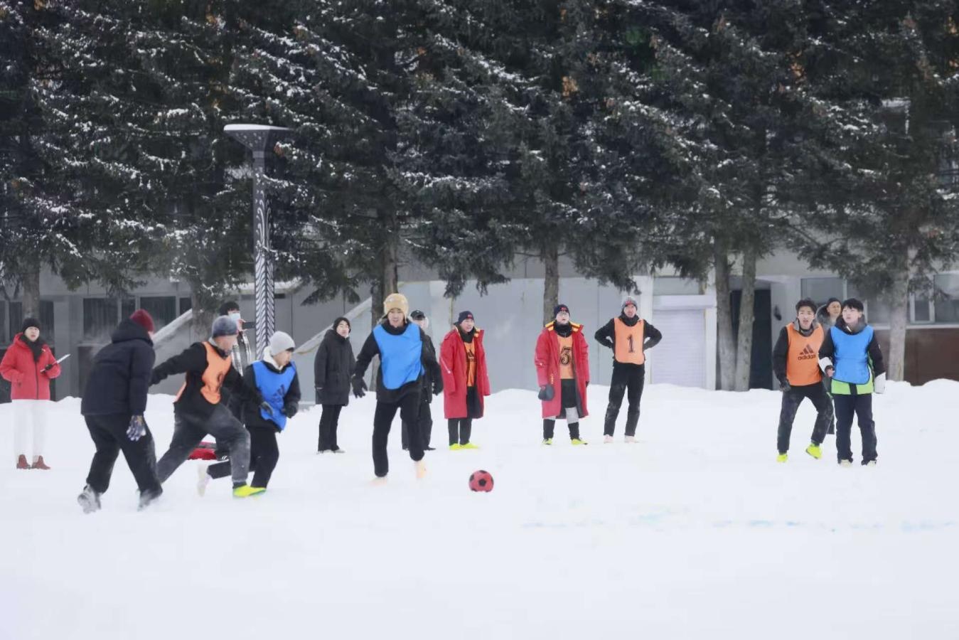 大兴安岭地区第十八届中小学生冰雪运动会开赛