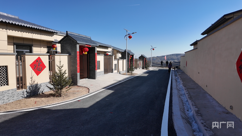 甘肃榆中山洪受灾群众集中入住新家