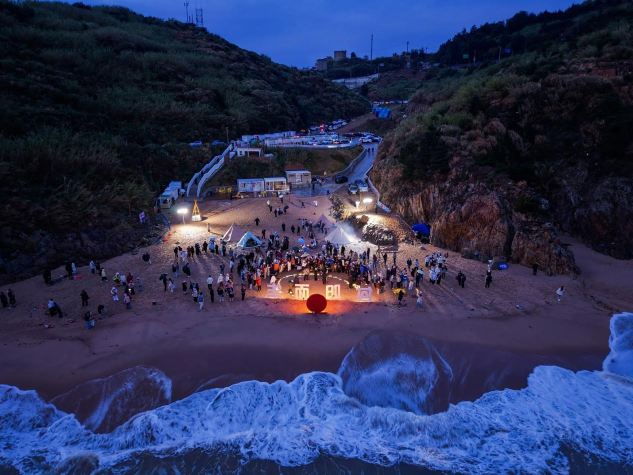 海天为幕烟花为笔温州洞头上演“跨年浪漫”