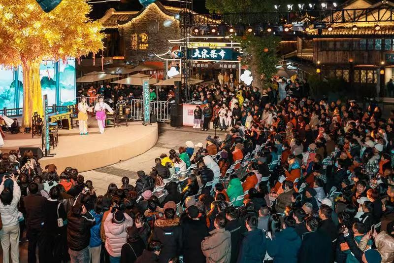 趣味文旅迎新年 十里长街焕新韵