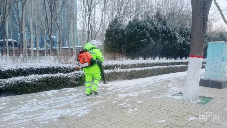 以雪为令守畅通同心除雪护民生(图1)