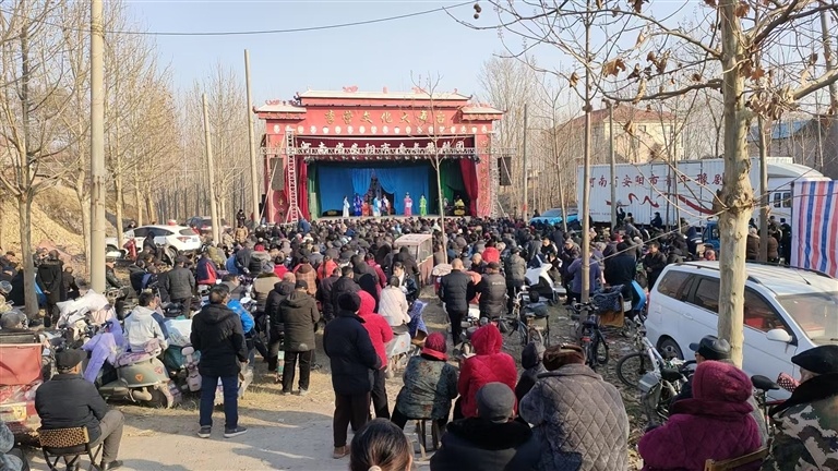 青年豫剧团扎根乡间