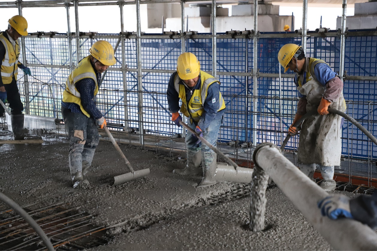 重庆大足石刻站站房混凝土主体结构全面封顶