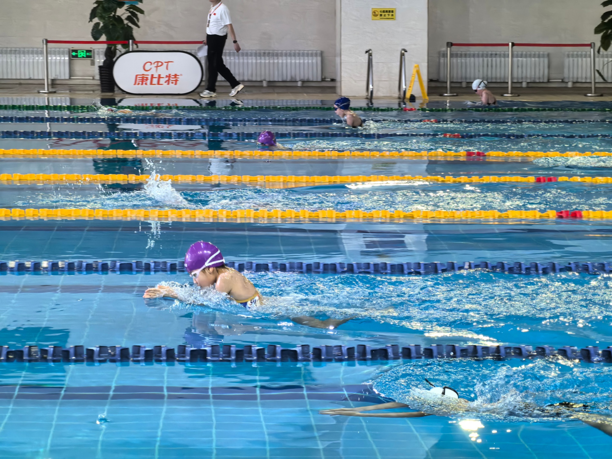 2026年“奔跑吧·少年”青少儿游泳巡回赛启幕(图2)