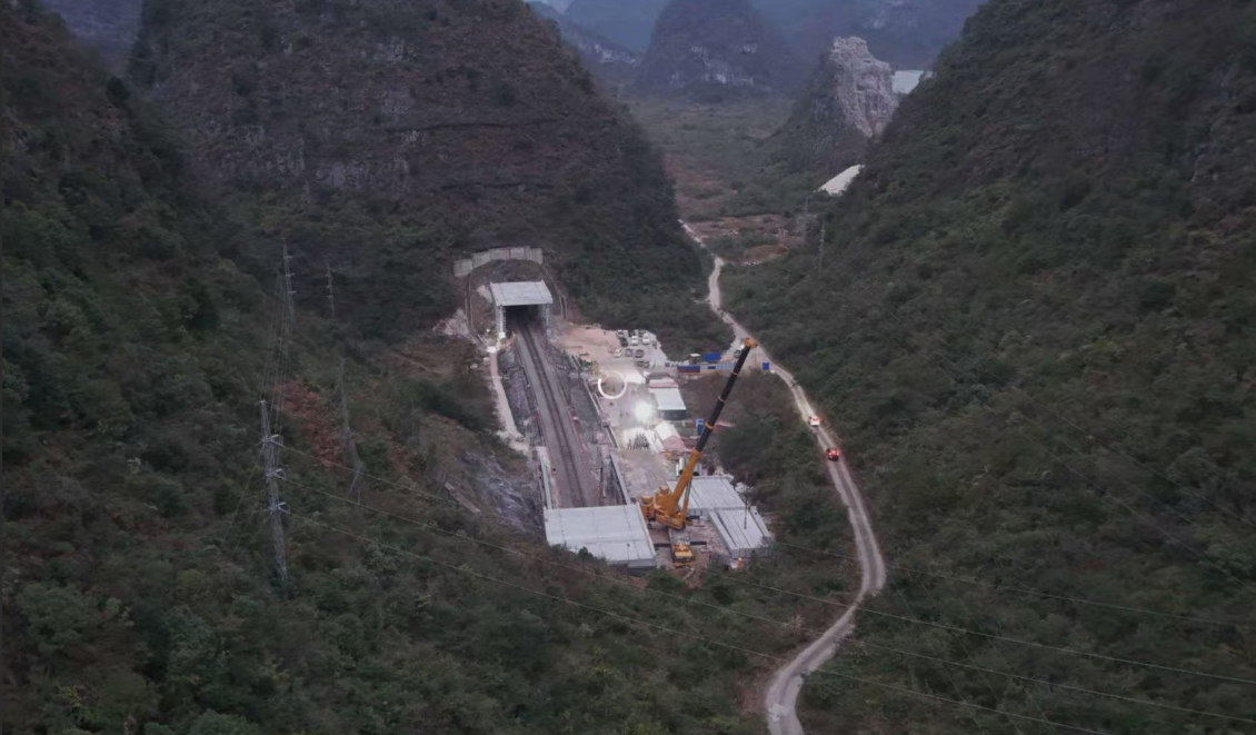 黔桂铁路首批增设三座棚洞主体工程完工