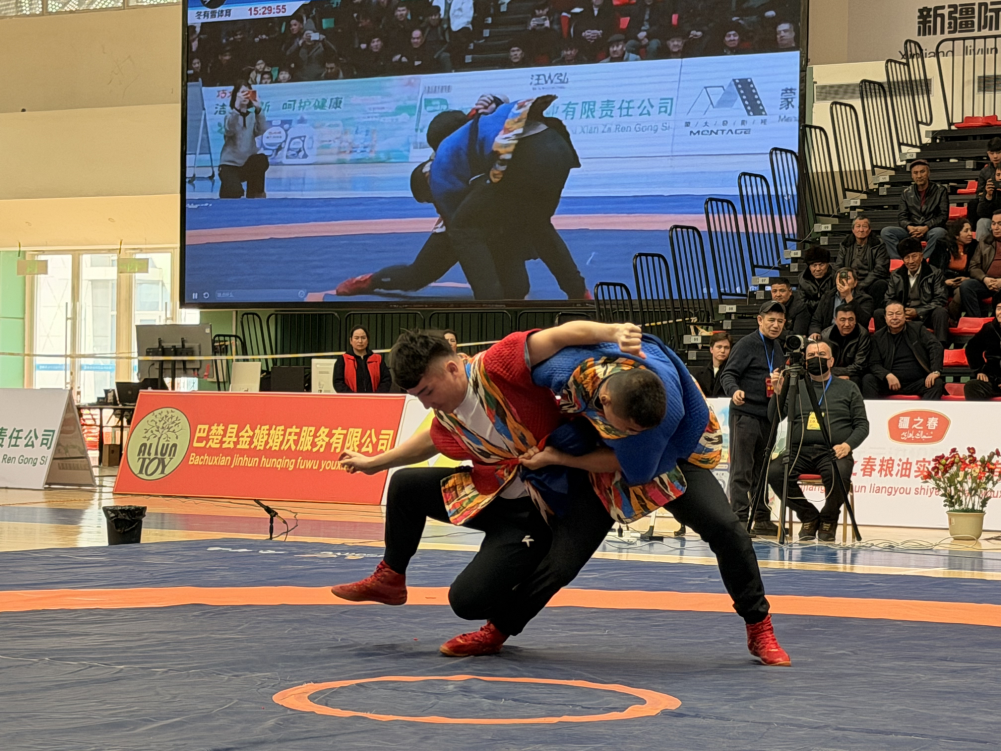 巴楚县首届“迎春杯”全疆摔跤邀请赛落幕